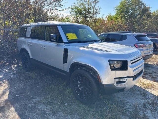 2023 Land Rover Defender SE