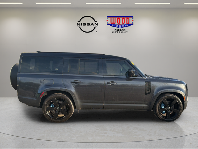 2023 Land Rover Defender SE