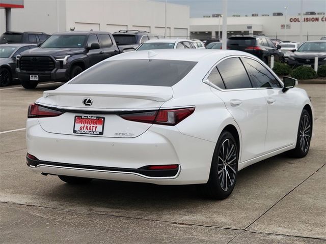 2023 Lexus ES 300h