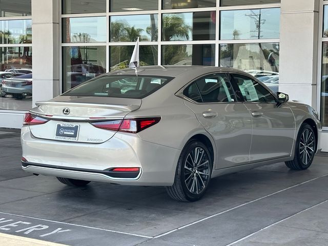 2023 Lexus ES 300h