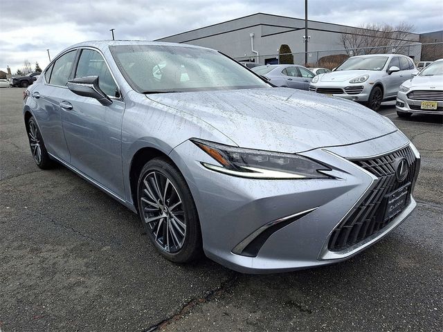 2023 Lexus ES 300h