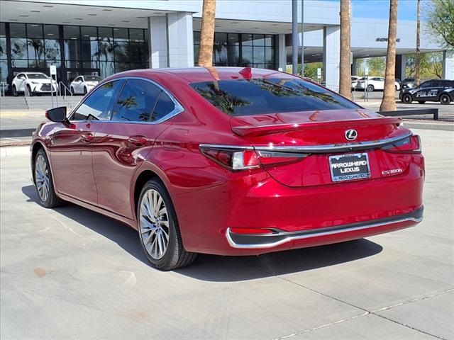 2023 Lexus ES 300h Luxury