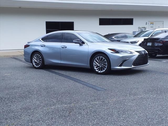 2023 Lexus ES 300h Ultra Luxury