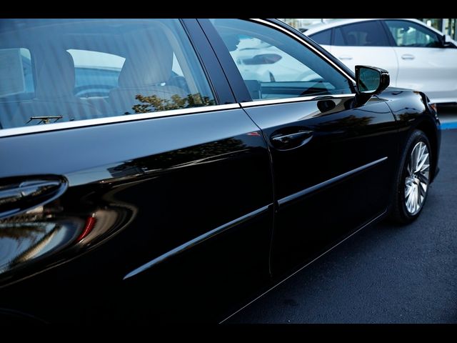 2023 Lexus ES 300h Ultra Luxury