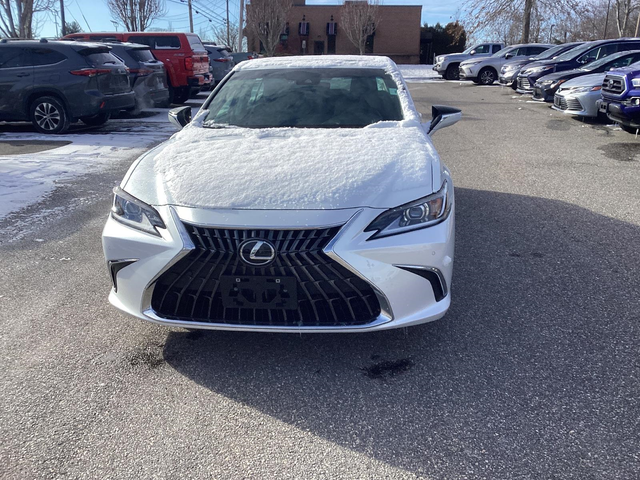 2023 Lexus ES 300h Luxury