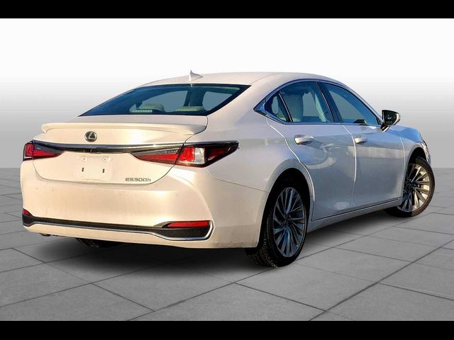 2023 Lexus ES 300h Ultra Luxury