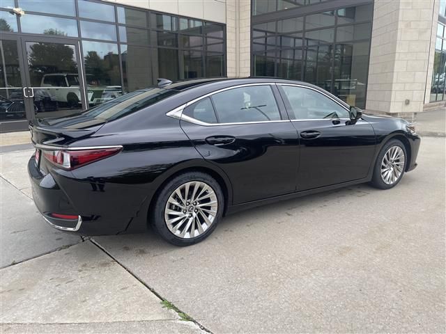 2023 Lexus ES 300h Luxury