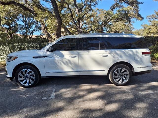 2023 Lincoln Navigator L Reserve