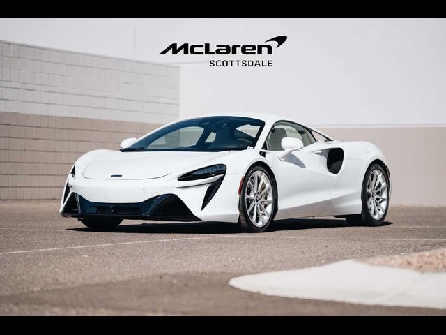 2023 McLaren Artura Base