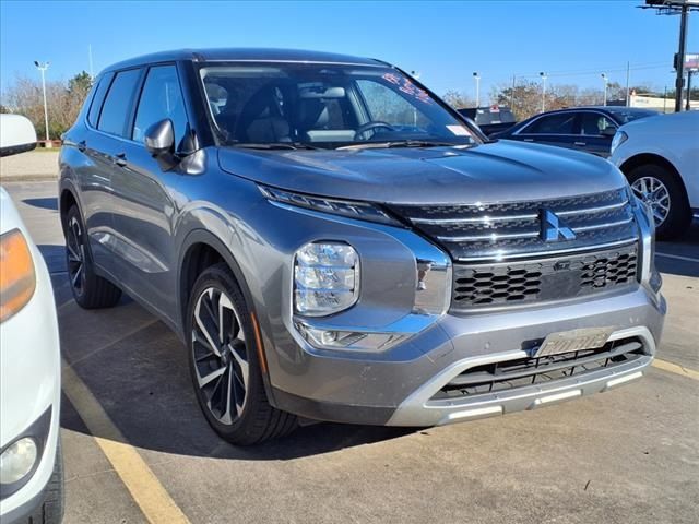 2023 Mitsubishi Outlander SE