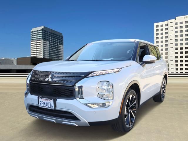 2023 Mitsubishi Outlander SE