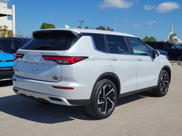 2023 Mitsubishi Outlander SE