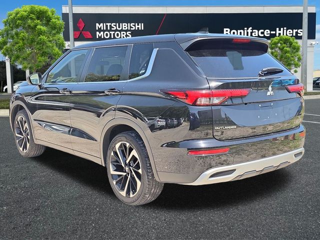 2023 Mitsubishi Outlander SE