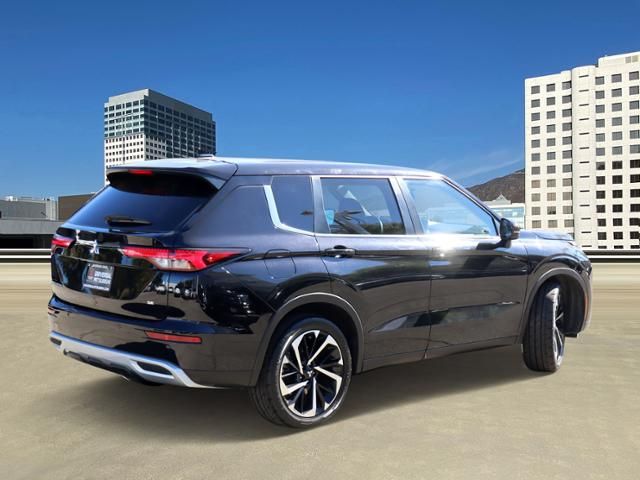 2023 Mitsubishi Outlander SE