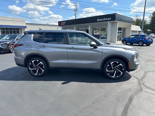 2023 Mitsubishi Outlander SE