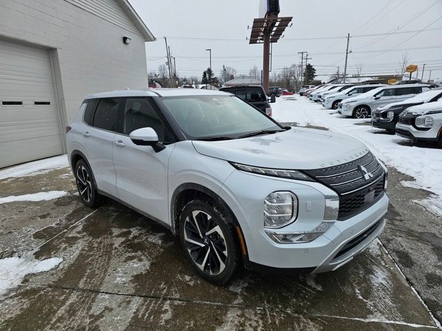 2023 Mitsubishi Outlander SE