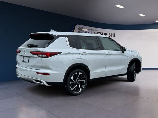 2023 Mitsubishi Outlander SE