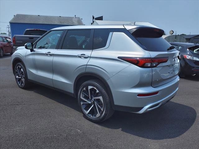 2023 Mitsubishi Outlander SE