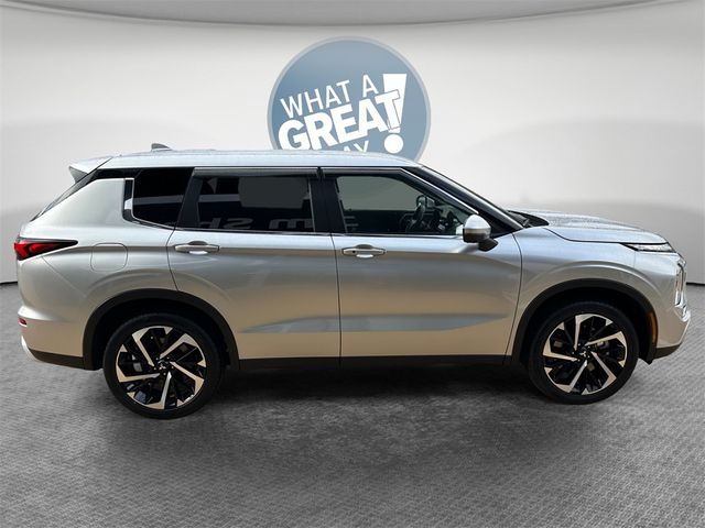 2023 Mitsubishi Outlander SE