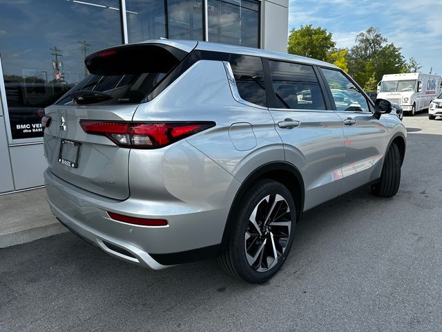 2023 Mitsubishi Outlander SE