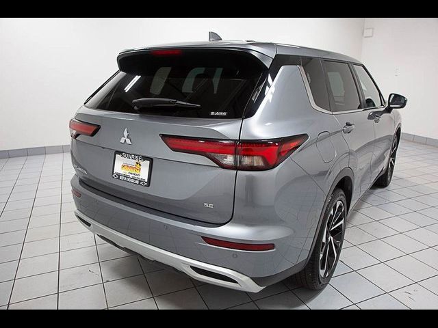 2023 Mitsubishi Outlander SE