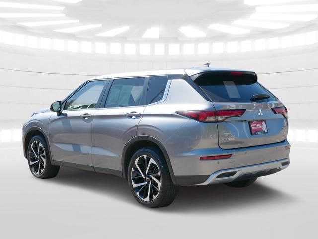 2023 Mitsubishi Outlander SE