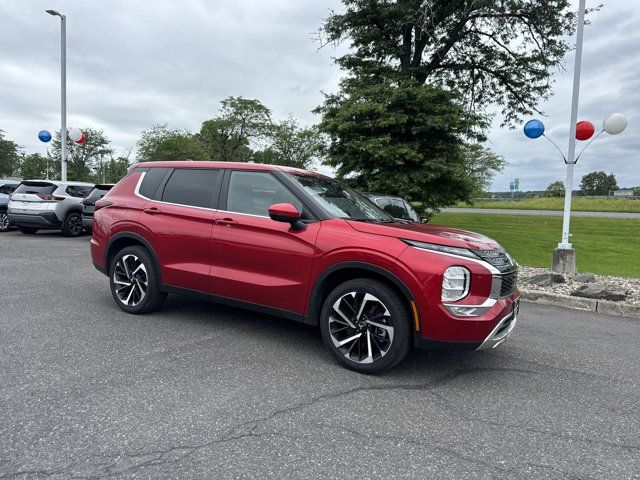 2023 Mitsubishi Outlander SE