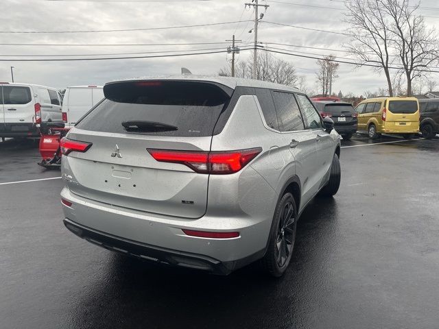 2023 Mitsubishi Outlander SE