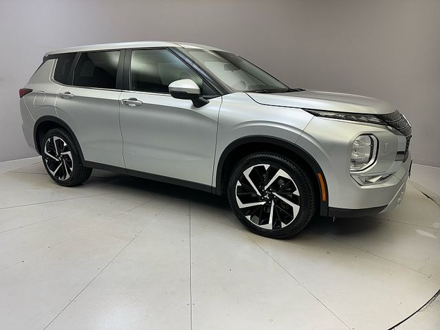 2023 Mitsubishi Outlander SE