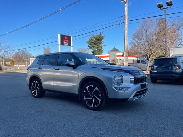 2023 Mitsubishi Outlander SE