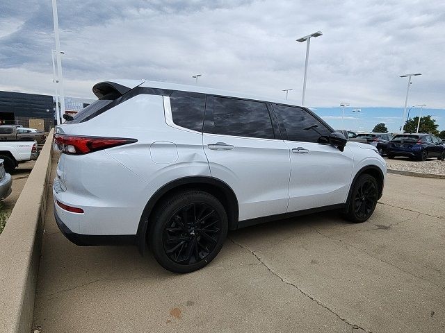 2023 Mitsubishi Outlander SE Black Edition