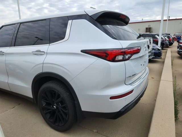 2023 Mitsubishi Outlander SE Black Edition