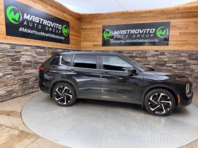 2023 Mitsubishi Outlander SE