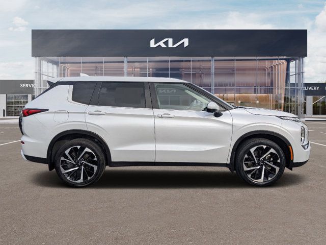 2023 Mitsubishi Outlander SE