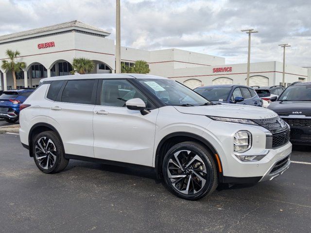 2023 Mitsubishi Outlander SE