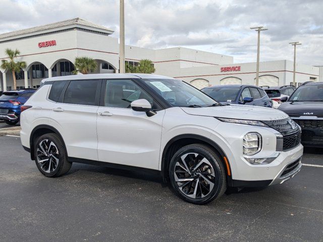 2023 Mitsubishi Outlander SE