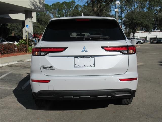 2023 Mitsubishi Outlander ES