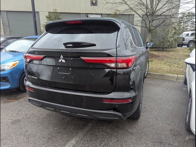 2023 Mitsubishi Outlander ES