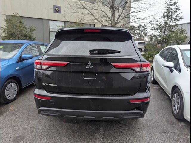 2023 Mitsubishi Outlander ES