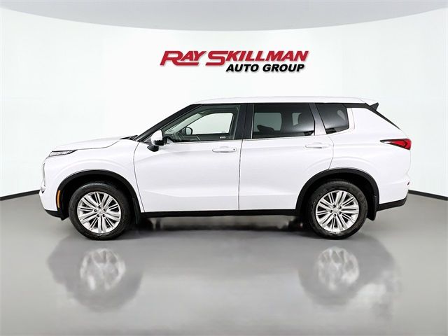 2023 Mitsubishi Outlander ES