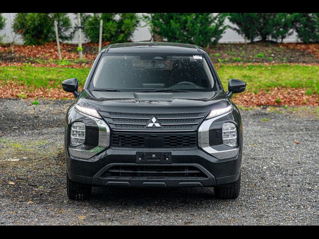 2023 Mitsubishi Outlander ES