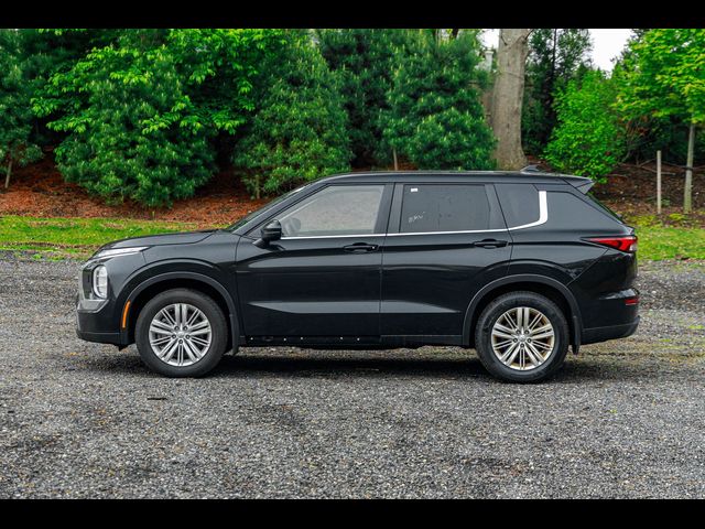 2023 Mitsubishi Outlander ES