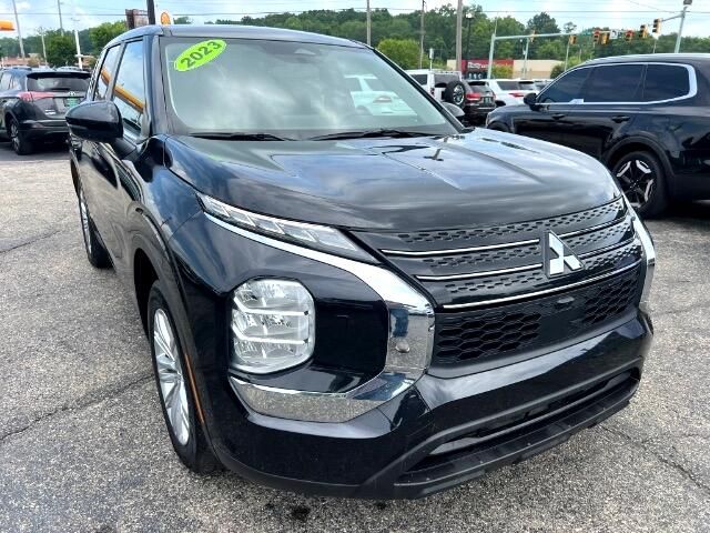2023 Mitsubishi Outlander ES