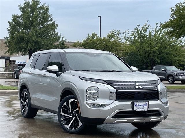 2023 Mitsubishi Outlander SE