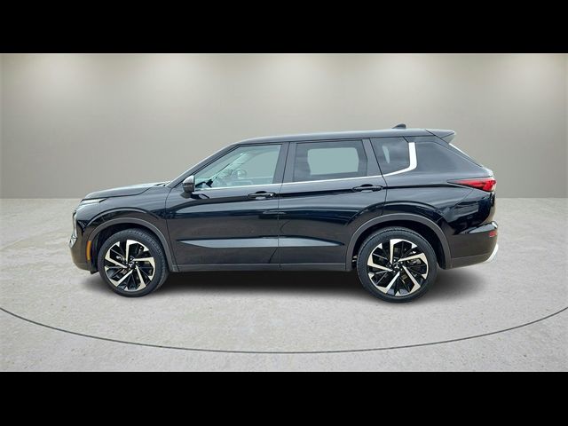 2023 Mitsubishi Outlander SE