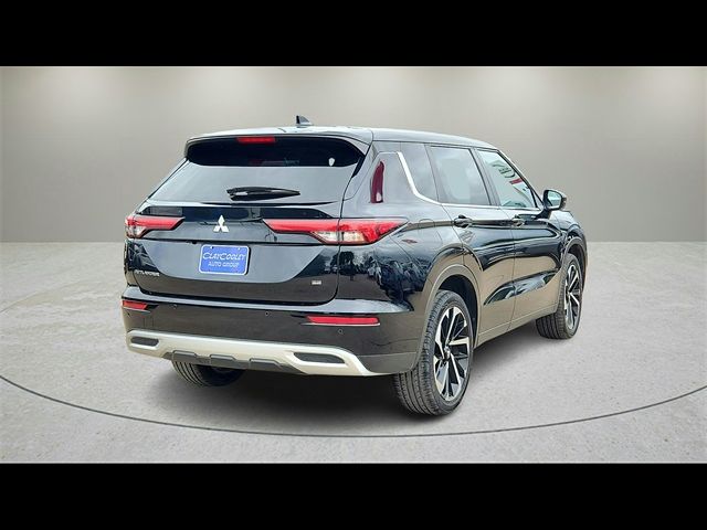 2023 Mitsubishi Outlander SE