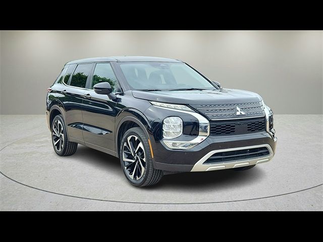 2023 Mitsubishi Outlander SE