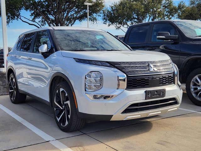 2023 Mitsubishi Outlander SE