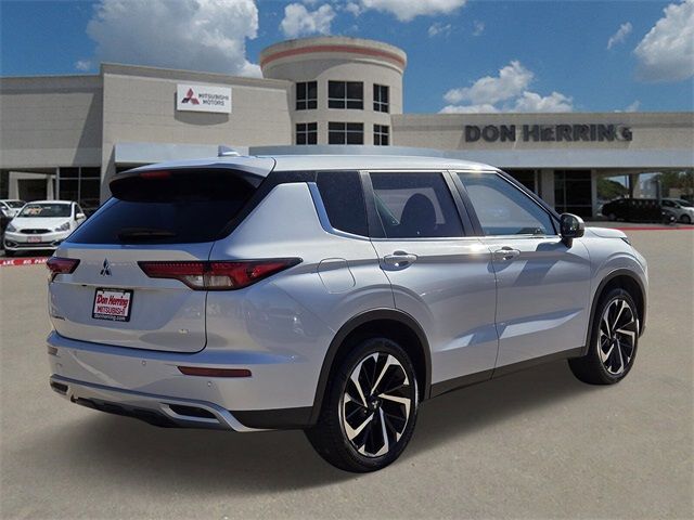 2023 Mitsubishi Outlander SE