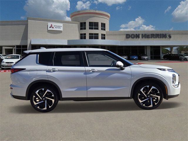 2023 Mitsubishi Outlander SE